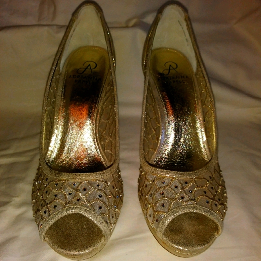Adrianna Papell Gold open toed here dress shoes